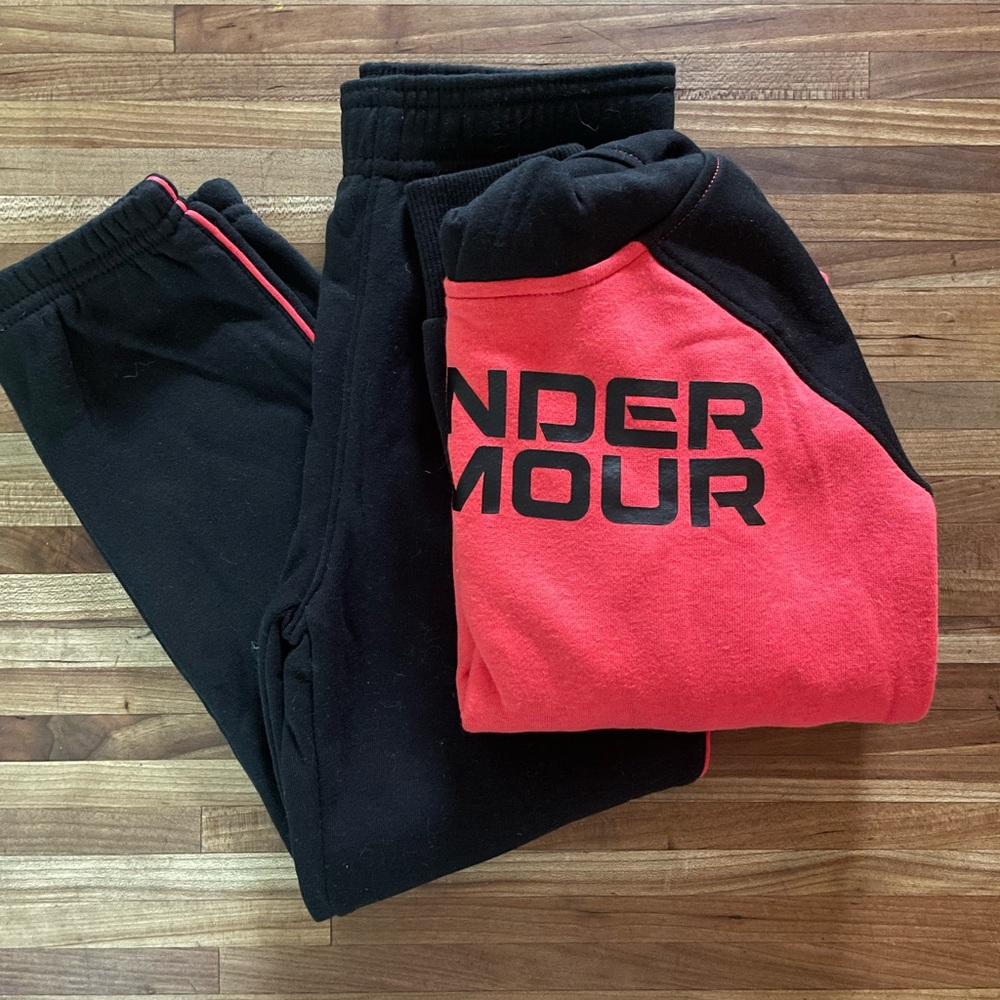 UA Under Armour 2pc set. Hooded sweatshirt and pants